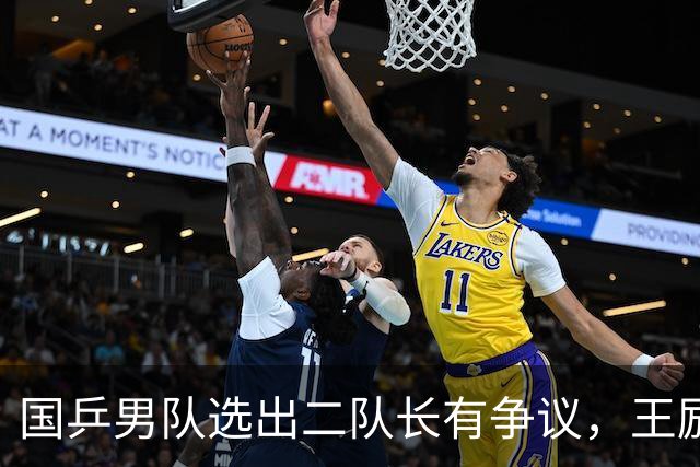 国乒男队选出二队长有争议，王励勤做出新调整，樊振东也笑了